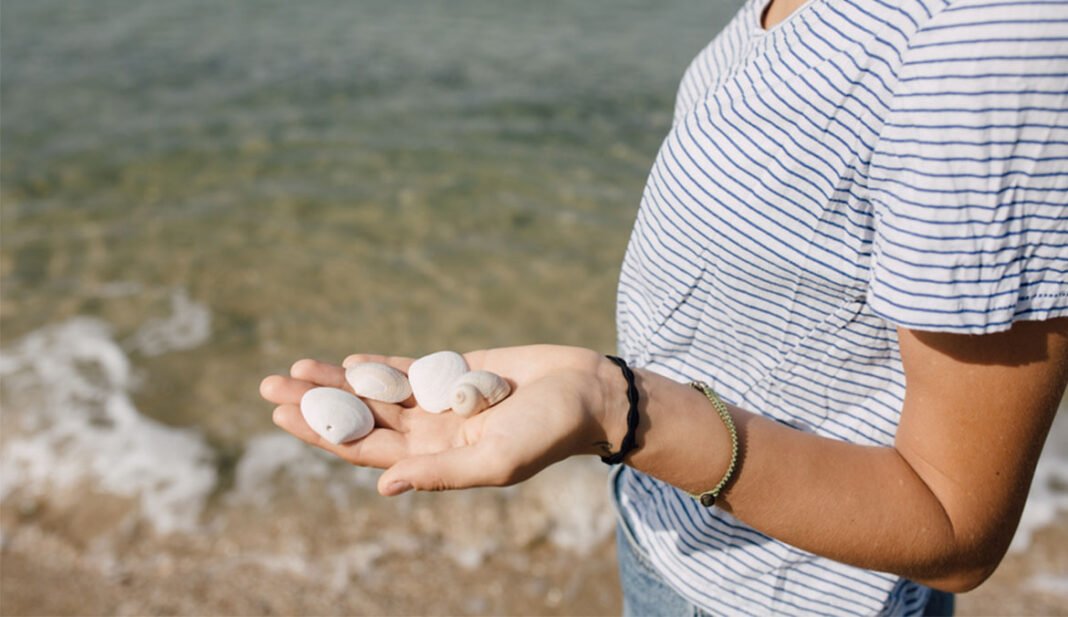 What it's like to get a clamshell massage

