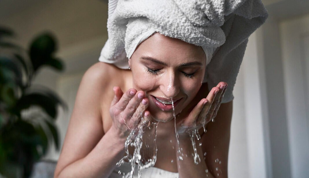 Dipping your face in ice water can help migraines

