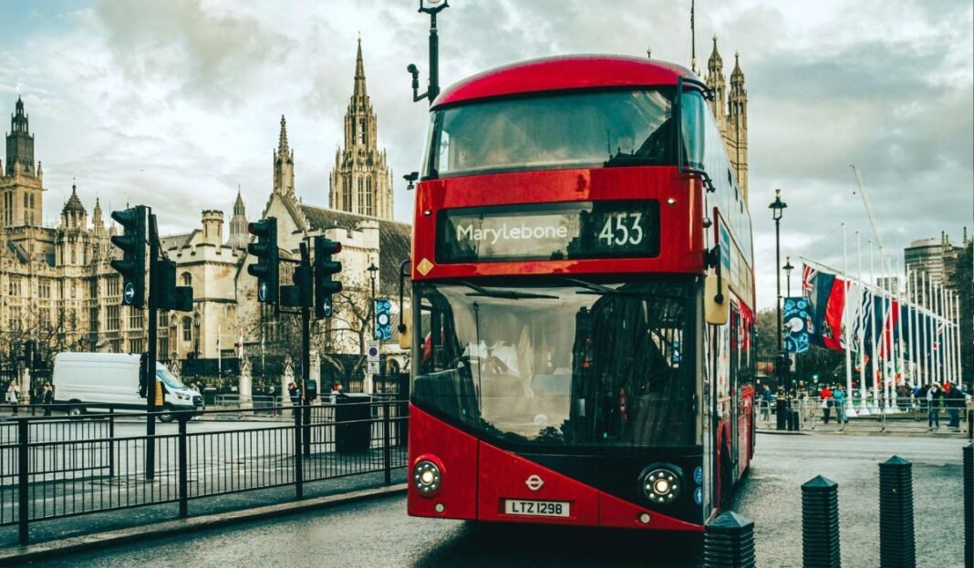 UK on Travel Alert as Major Snowstorm Set to Paralyze England This Week