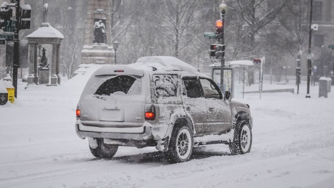 Live Updates: Real-Time Photos from the Ongoing U.S. Snowstorm
